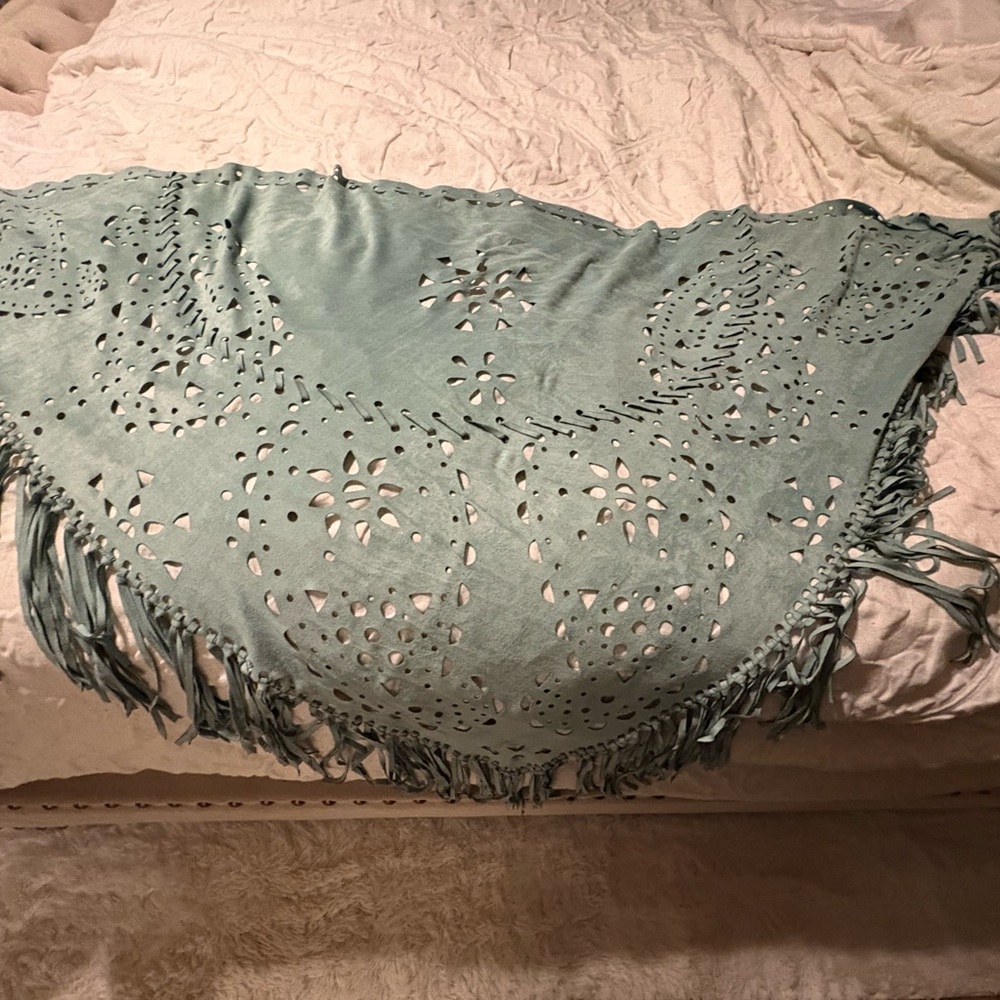 🌿 Boho Luxe Sage Green Suede-Feel Fringe Shawl 🌿 - Picture 1 of 3